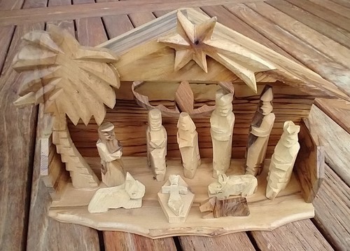 Weihnachtskrippe aus holz - aus,