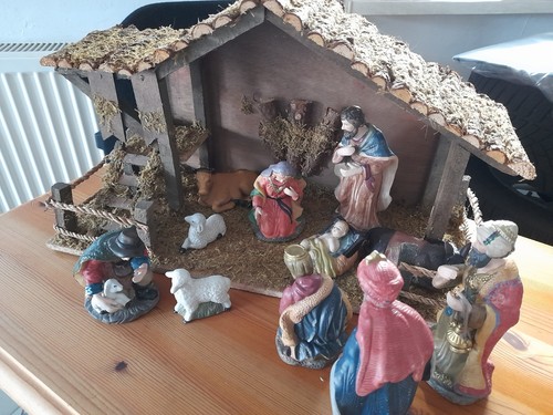 Weihnachtskrippe mit figuren - mit,