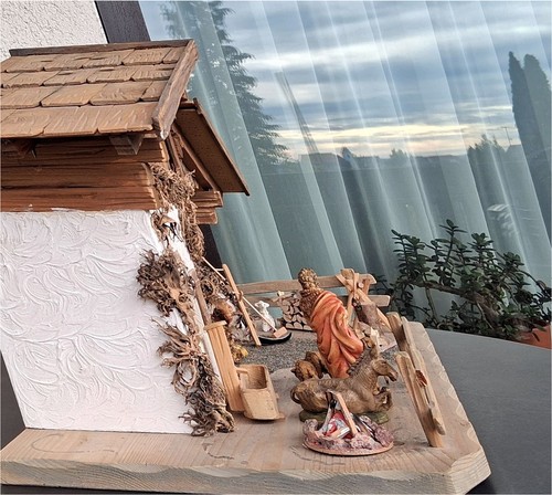 Weihnachtskrippe mit figuren - mit,