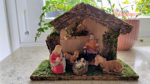 Weihnachtskrippe mit figuren - mit,