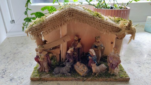 Weihnachtskrippe mit figuren - mit,